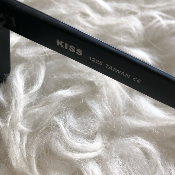 SOLD Extreme Cat Eye Sunnies - Picture 7 of 10